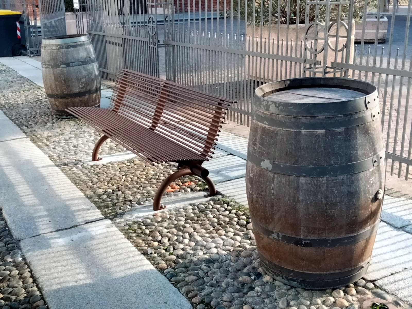 Rest bench with backrest - Image 8