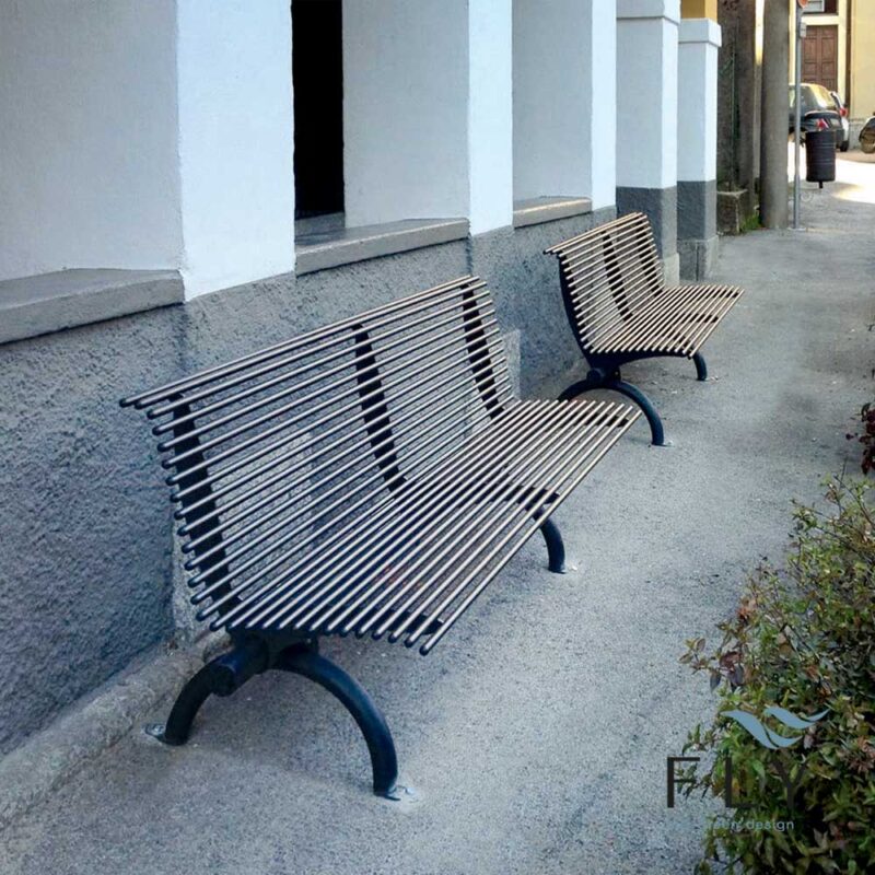 Rest bench with backrest