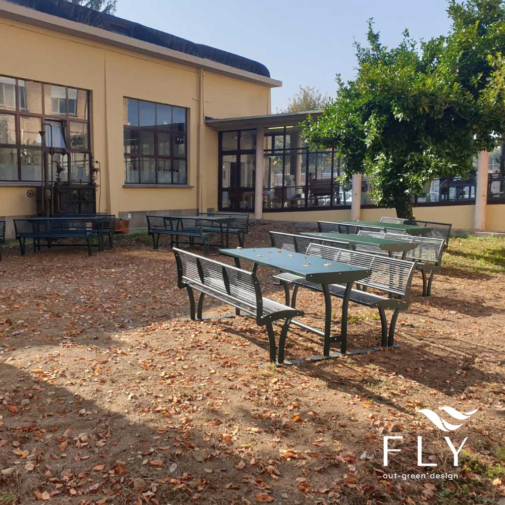 Tauri set with backrest