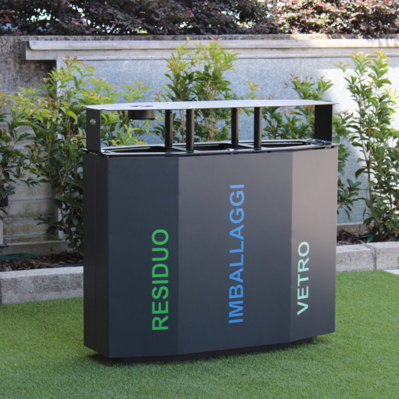 Sector 4-sectors bin for separate waste collection with top lid